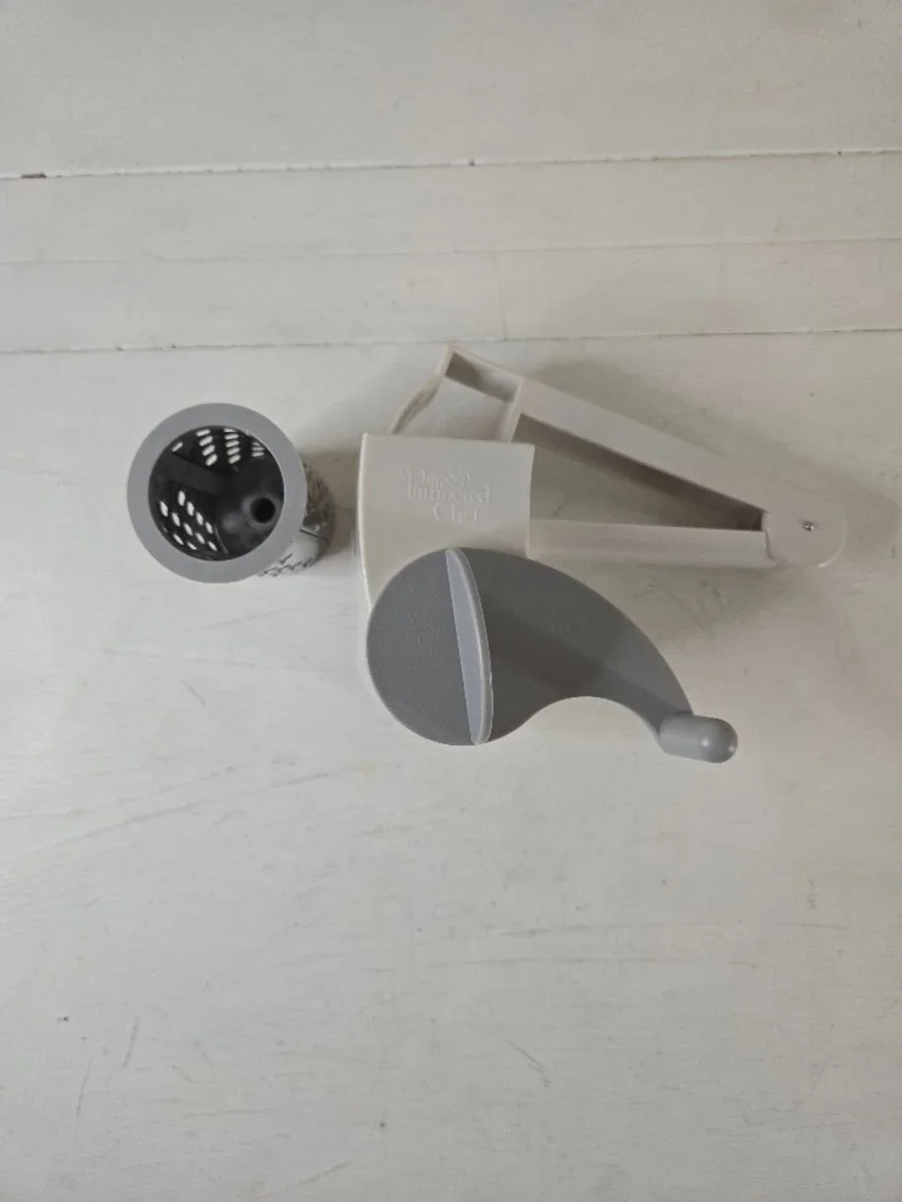 The Pampered Chef Deluxe Cheese Grater #1275 with 2 Graters Pre-owned
